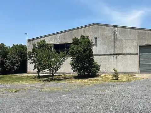 Sobre Autopista depositos de 2.000 m2 csobre 12.000 m2 de terreno Ideal centro de Distribucion.-