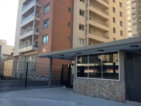 Amplio 4 ambientes con cochera en Torres Florencia
