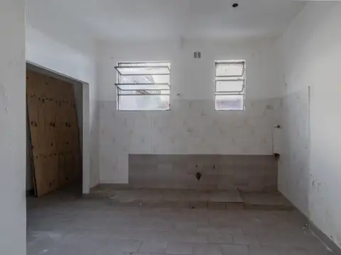 VENTA PH A RECICLAR 3 AMBIENTES SIN EXPENSAS EN MONTE CASTRO