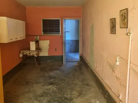 VENTA CASA A REFACCION CERCA ESTACION DE F VARELA