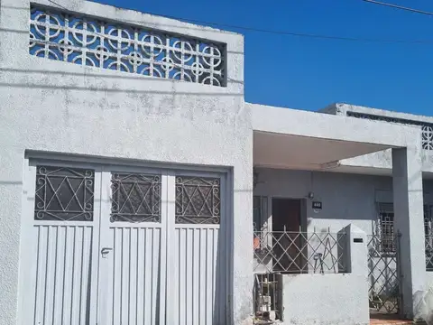 VENTA CASA A REFACCION CERCA ESTACION DE F VARELA