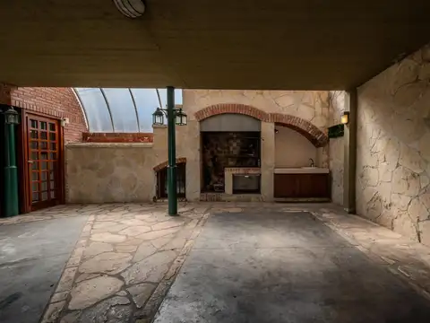 Casa en Venta con 5 cocheras