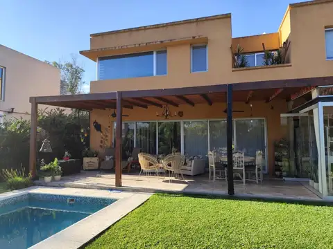 Casa 4 ambientes con 6 baños