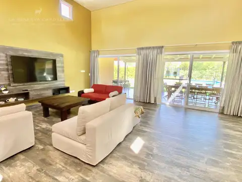 Casa en Alquiler con 1 cochera