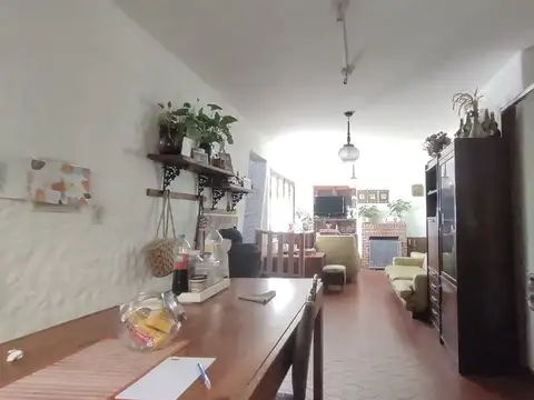 Casa 5 ambientes con 4 baños