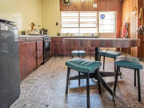 Casa 5 ambientes con 2 baños