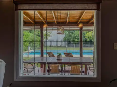 Casa 4 ambientes con 2 baños