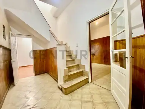 Venta Casa de 3 Dormitorios con quincho y terraza en Sarmiento, Rosario