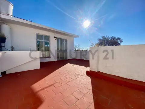 Casa 5 ambientes con 1 baño