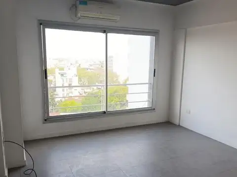 Excelente depto. 2 amb. con balcón y dos baños