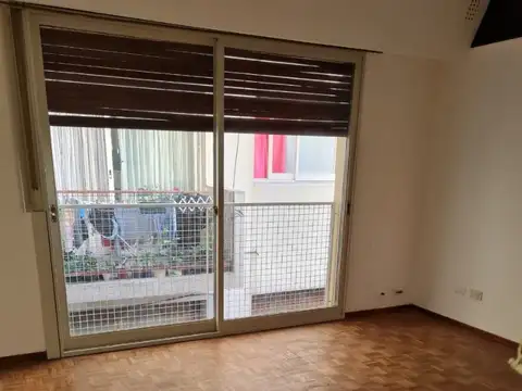 AMPLIO MONOAMBIENTE 2DO PISO POR ESCALERA