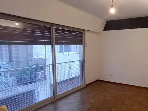 AMPLIO MONOAMBIENTE 2DO PISO POR ESCALERA