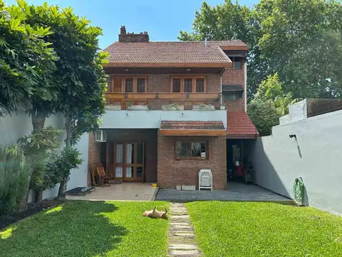 Venta casa 4 ambientes 2 cocheras quincho jardín