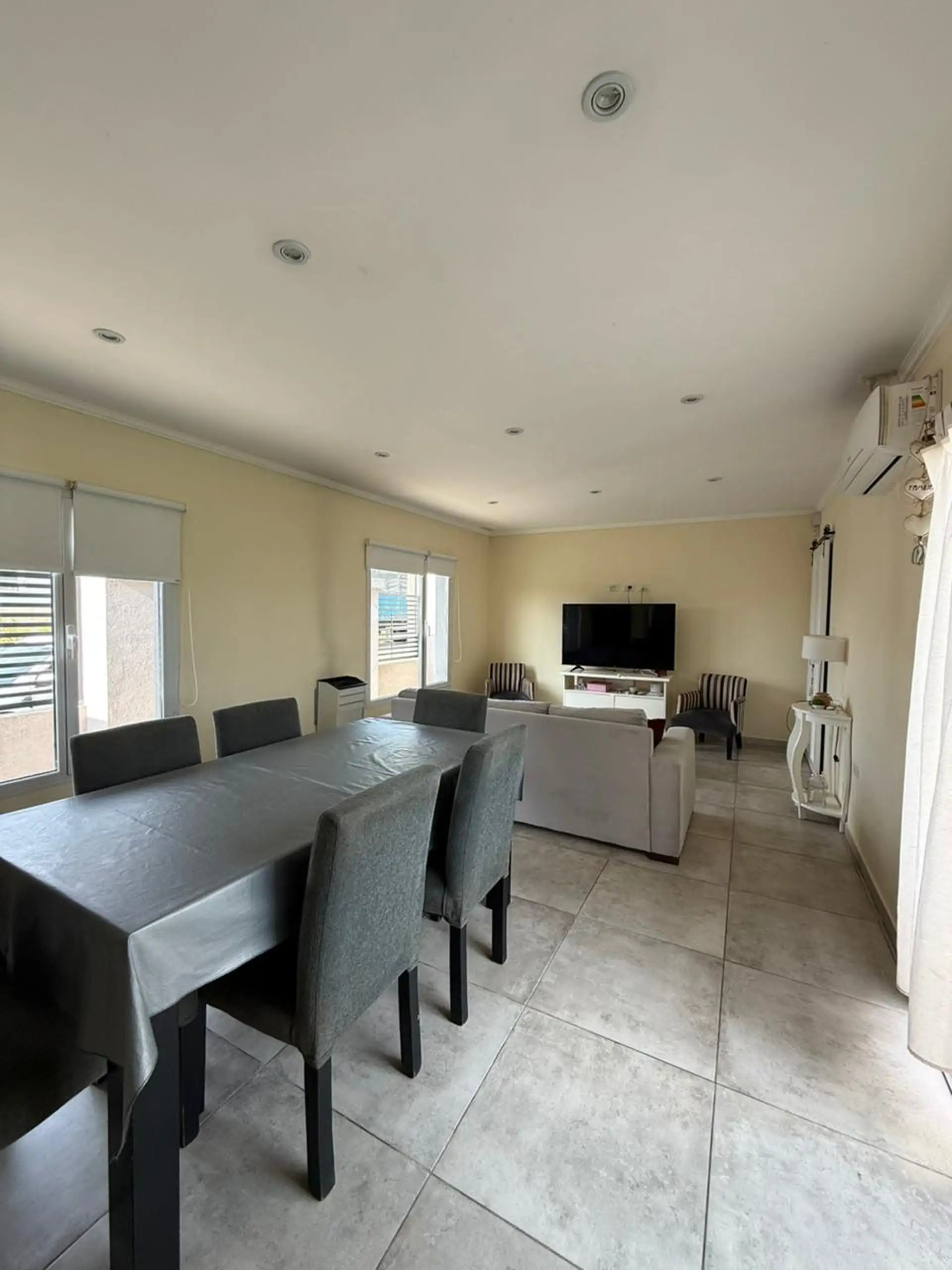 Casa 3 dorm, 108 m² cubiertos, 2 baños (suite + vestidor) — Argerich 1700, Tandil