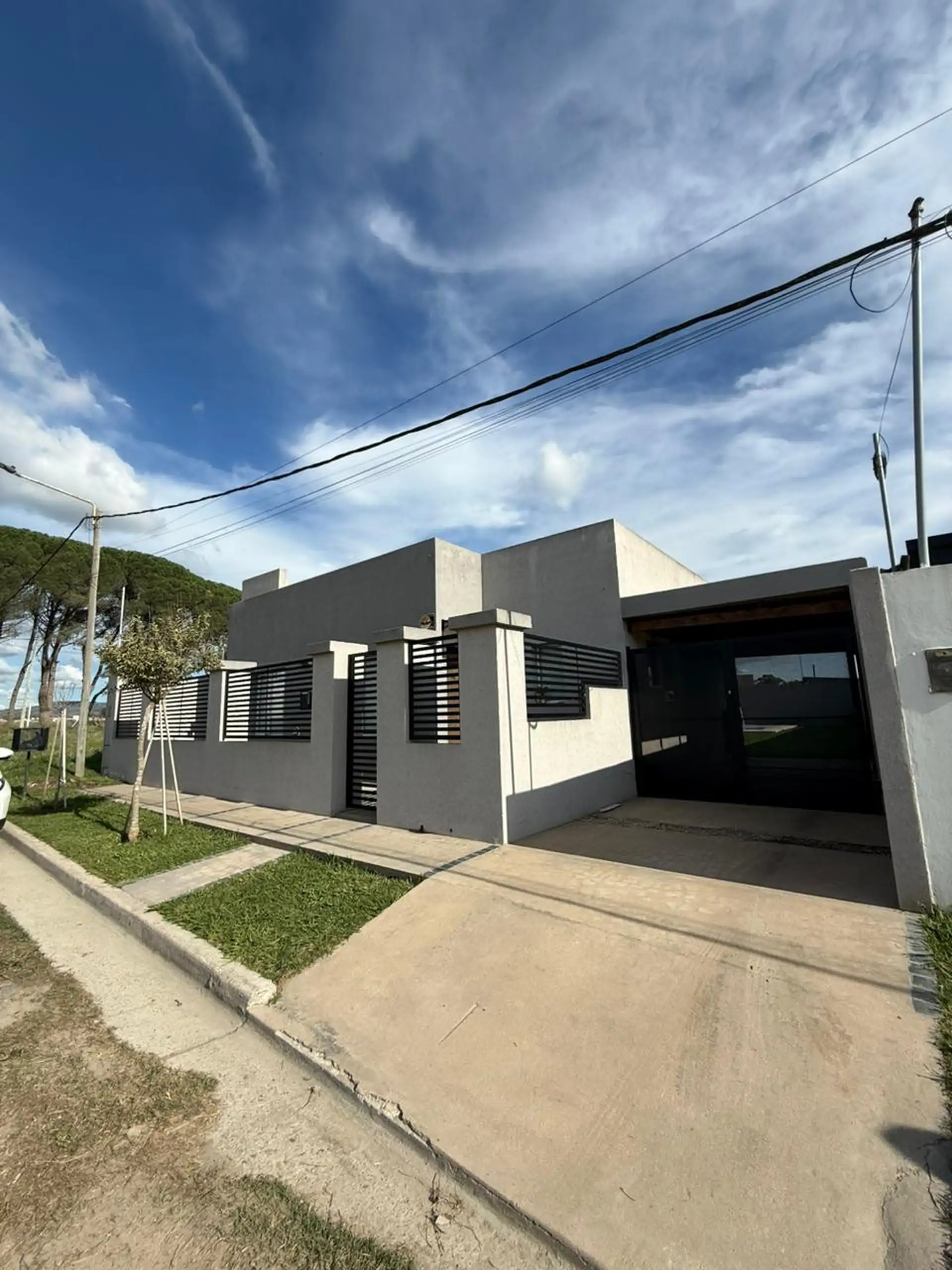 Casa 3 dorm, 108 m² cubiertos, 2 baños (suite + vestidor) — Argerich 1700, Tandil