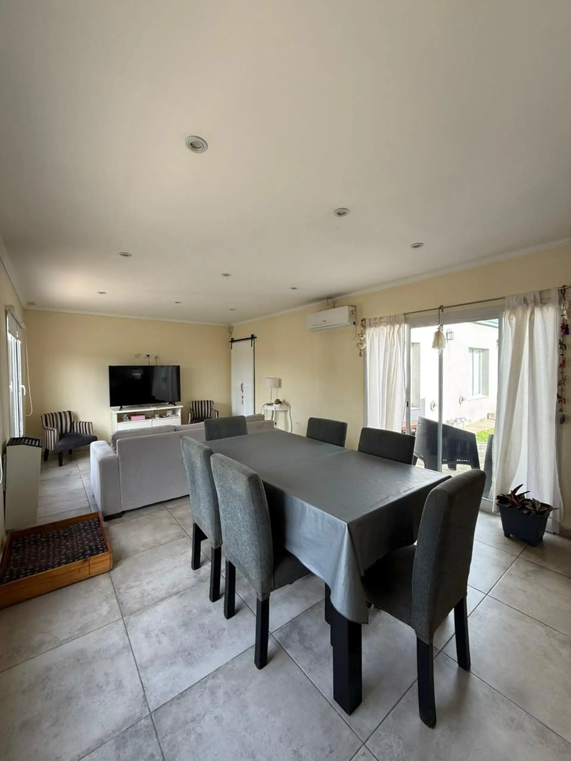 Casa 3 dorm, 108 m² cubiertos, 2 baños (suite + vestidor) — Argerich 1700, Tandil