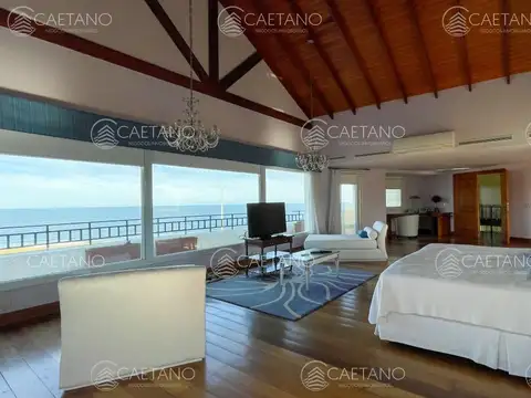Casa en Alquiler Temporal en Playa Mansa, USD 220.000