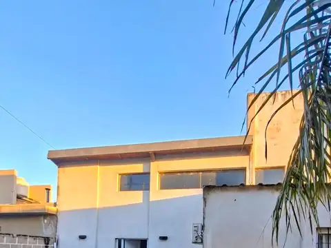 Vendo casa 2 Dorm, cocina comedor, gran fondo muy iluminada en San Benito