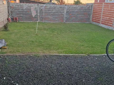 Vendo casa 2 Dorm, cocina comedor, gran fondo muy iluminada en San Benito