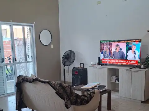 Casa 4 ambientes con 1 baño