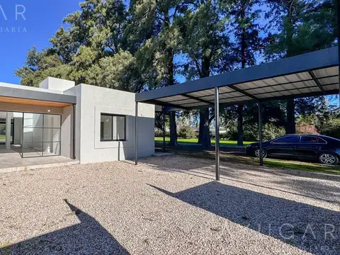 Casa en Venta con 3 cocheras