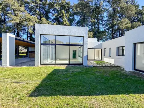 Venta - Casa en Barrio La Esperanza - Club de Campo en Pilar
