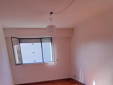 Colegiales - Av. Federico Lacroze y Gral. Enrique Martinez, 3 amb   dependencia.