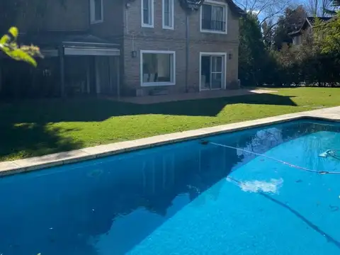Casa 5 ambientes con 4 baños