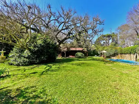 VENTA CASA 4 AMBIENTES CON PILETA LOTE 1425M2 EN YEI PORÁ