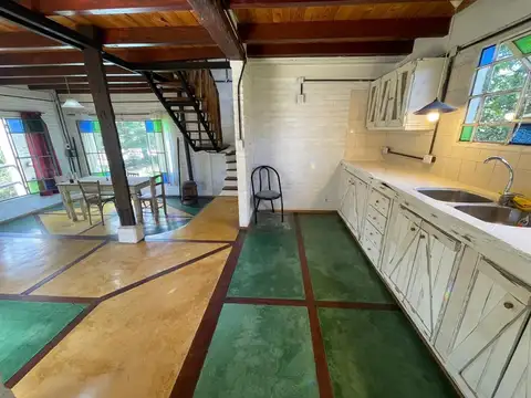 Casa 8 ambientes con 3 baños
