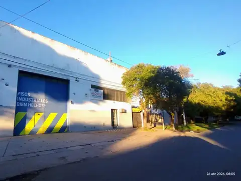 Amplio galpón en alquiler en zona sur