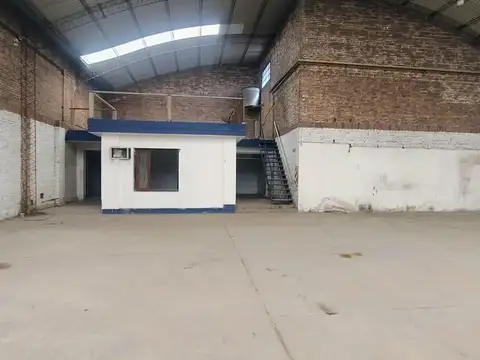 Amplio galpón en alquiler en zona sur