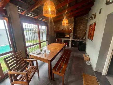 Casa en Venta con 2 cocheras