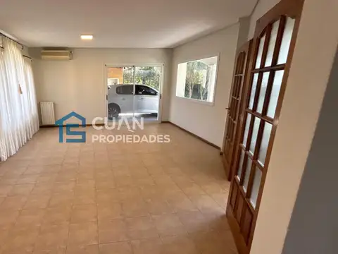 Casa 5 ambientes con 4 baños