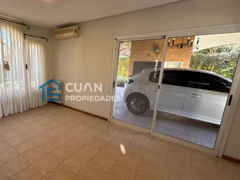 Casa en Alquiler con 5 cocheras