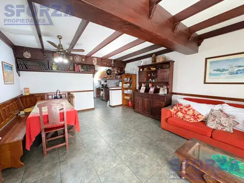 Casa en Venta con 3 cocheras