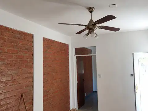 Casa 6 ambientes con 2 baños