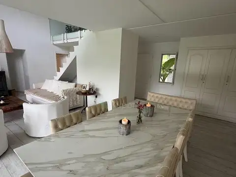 Casa 5 ambientes con 3 baños