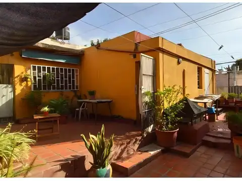 VENTA CASA 2 DORMITORIOS PLANTA ALTA CON PATIO