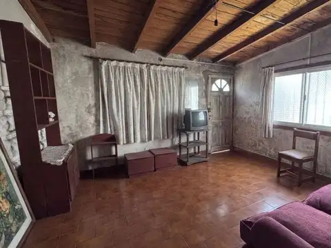 Casa 4 ambientes con 1 baño
