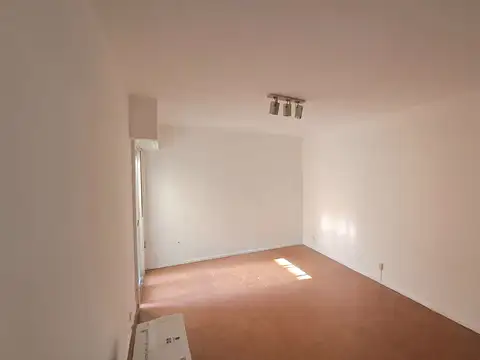 Teniente General Juan Domingo Perón 4000, Piso 1