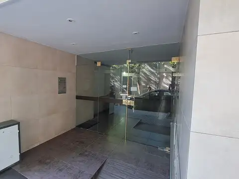 Teniente General Juan Domingo Perón 4000, Piso 1