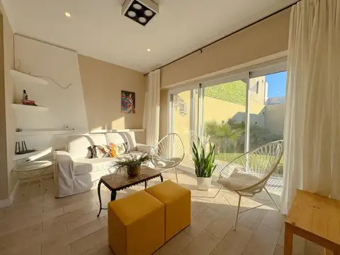 CASA 1 DORMITORIO VENTA ALVEAR CON PATIO