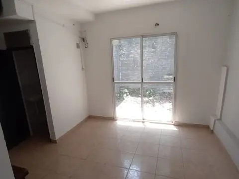 Depto Tipo Casa 3 ambientes con 1 baño