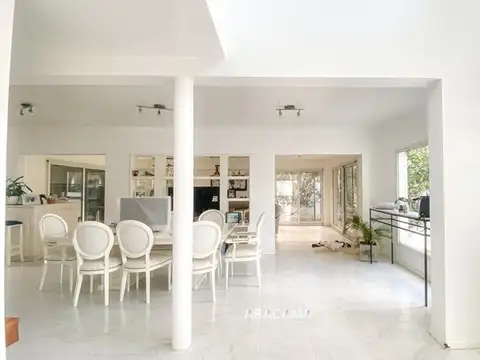Casa 5 ambientes con 2 baños