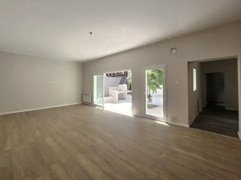 Casa 6 ambientes con 2 baños