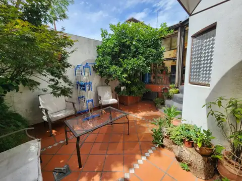 Hermosa casa 4 ambs con patio y parrilla en Villa del Parque