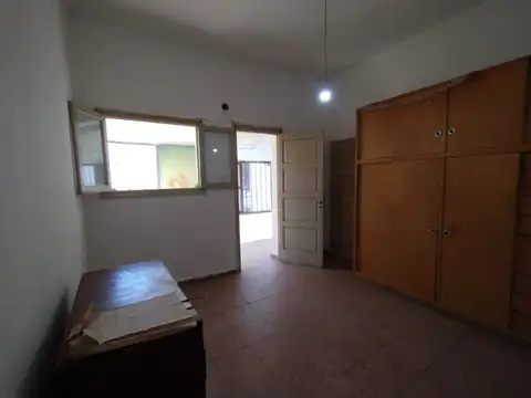 Casa 5 ambientes con 1 baño