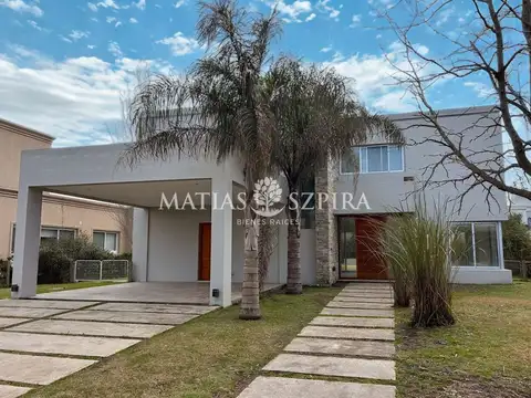 Propiedad en Weston de 4 ambientes 