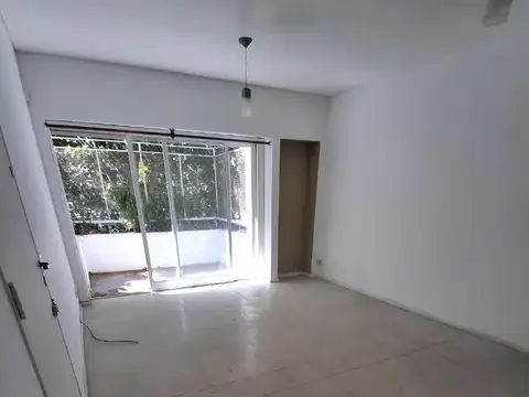 Amplio 2 amb con Cochera , gran Balcón. México y Jujuy